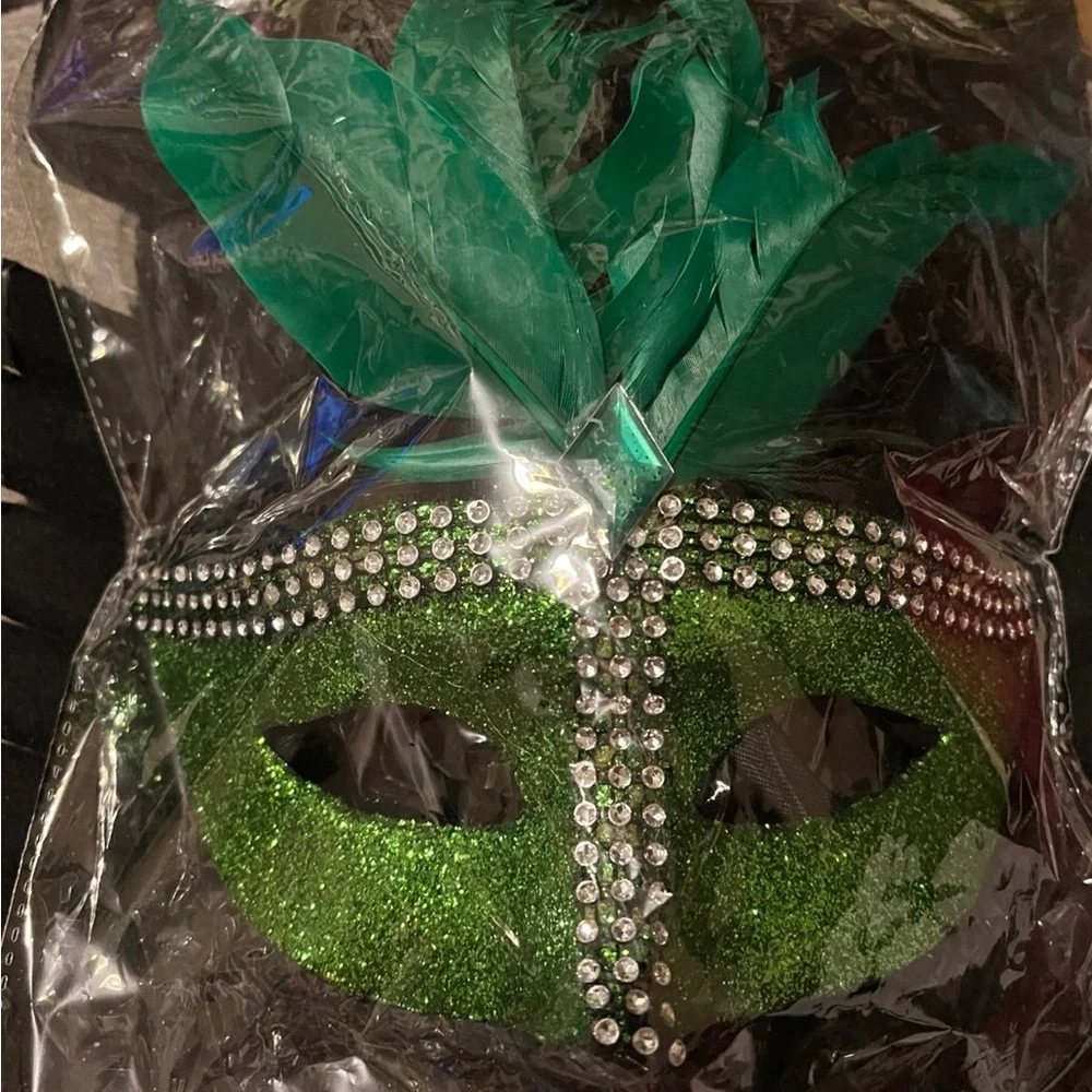 Halloween Green Feathered Masquerade Mask Halloween Costume Rhinestone Accessory